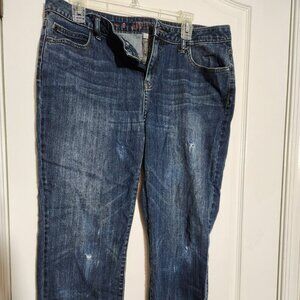 The Levis Boyfriend Jeans in women's size 31 are a stylish and comfortable choic